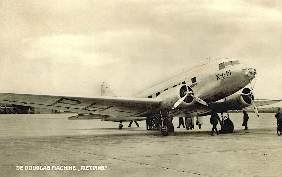 Naam: Kaart 722. PH-AKR 'Rietvink' Douglas DC-2, kopie 1100.jpg
Bekeken: 472
Grootte: 97,6 KB