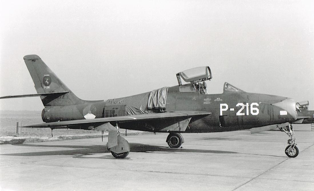 Naam: Foto 155. 'P-216'. Republic F-84F Thunderstreak van 301 Squadron, kopie 1100.jpg
Bekeken: 1624
Grootte: 72,7 KB