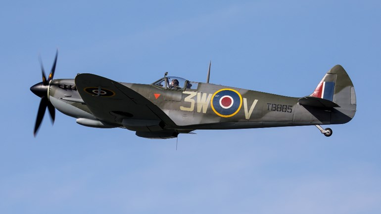 Naam: Jumbo-topman-Van-Eerd-heeft-onder-meer-deze-Spitfire-gekocht-foto-B-J-Floor-Aironline.jpg
Bekeken: 1452
Grootte: 27,2 KB