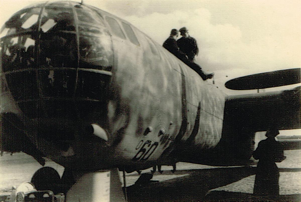 Naam: Foto 489. Neus Heinkel He 177 Greif.jpg
Bekeken: 989
Grootte: 127,8 KB