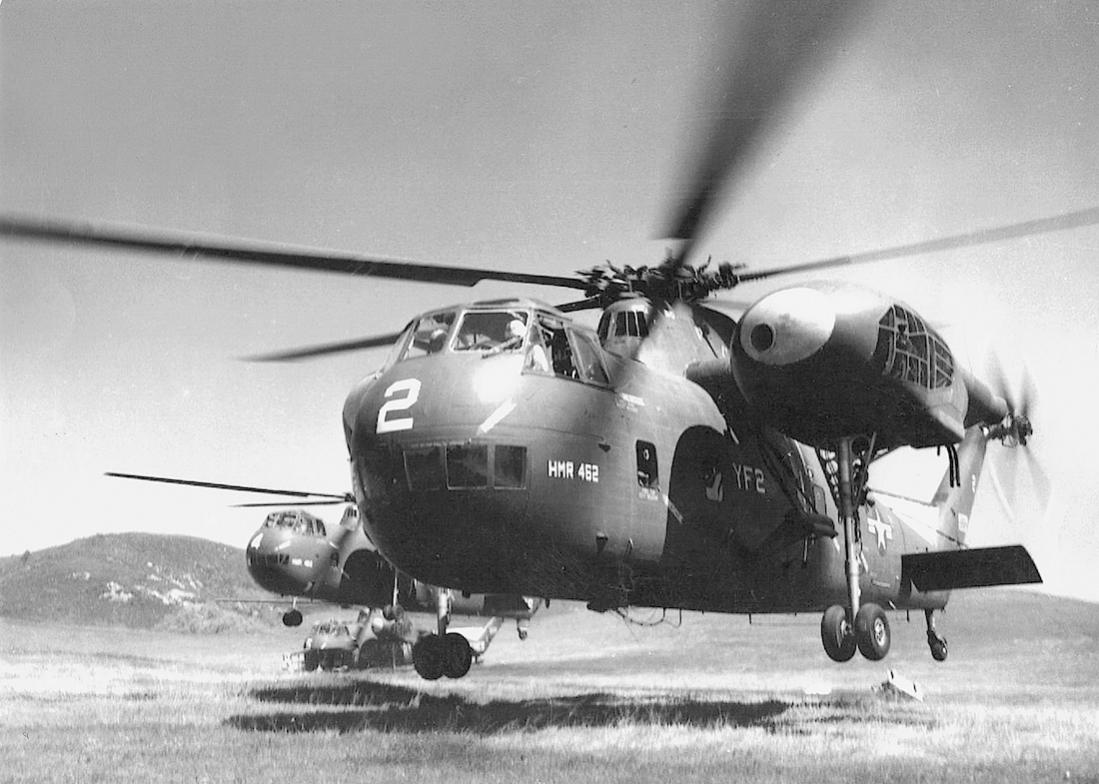 Naam: Foto 616. Marine Corps Sikorsky Hr2S-1 (CH-37) Mojave (company designation S-56), 1960.jpg
Bekeken: 368
Grootte: 105,2 KB