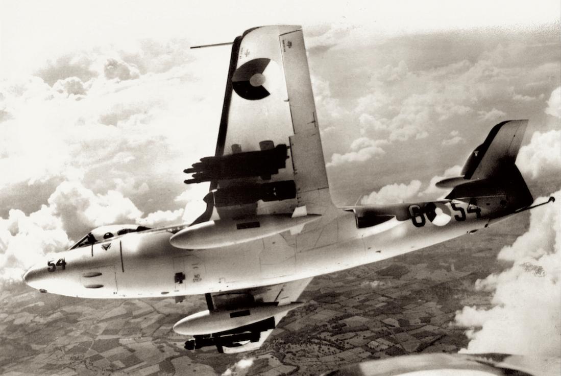 Naam: '6-54'. Hawker FGA-50 Seahawk, kopie 1100.jpg
Bekeken: 843
Grootte: 89,9 KB