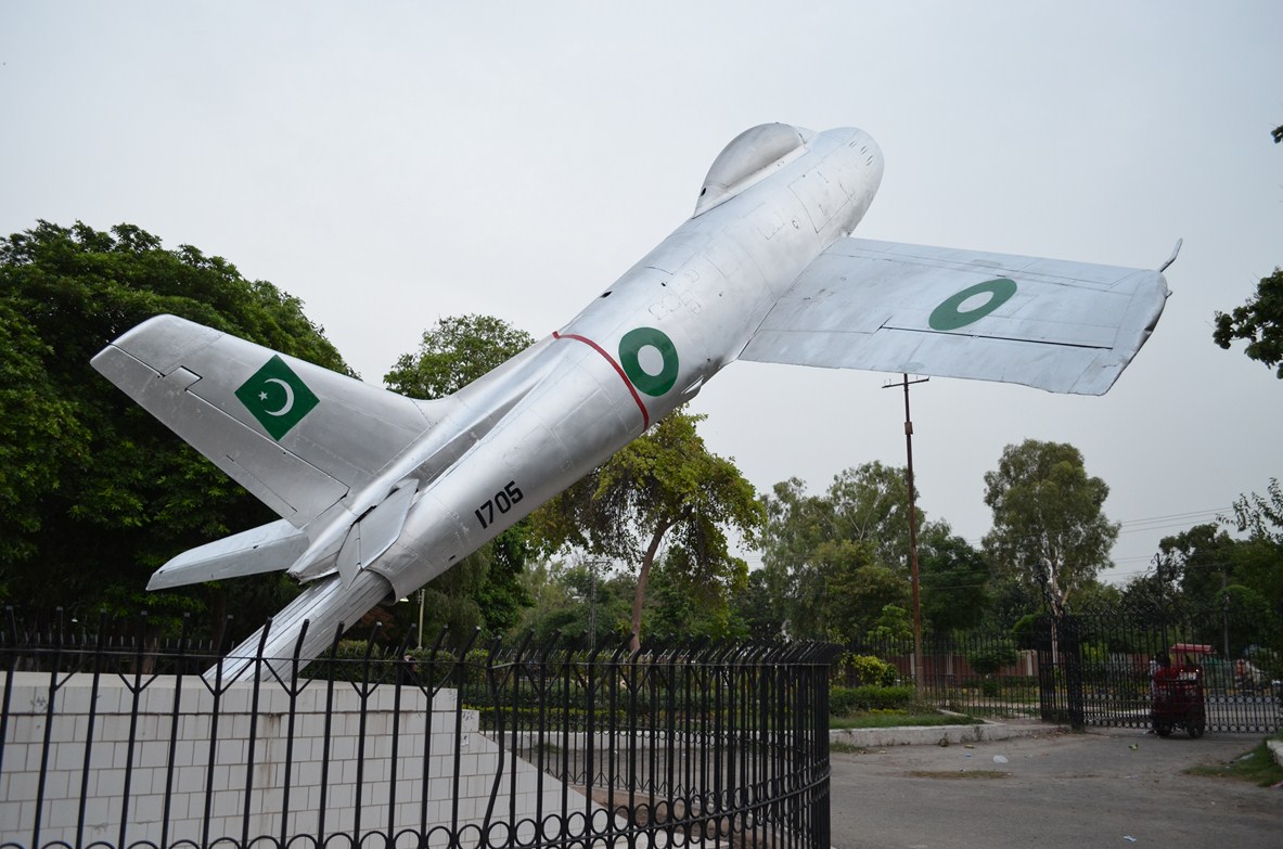 Naam: F-86 , Faisalabad..jpg
Bekeken: 645
Grootte: 230,7 KB
