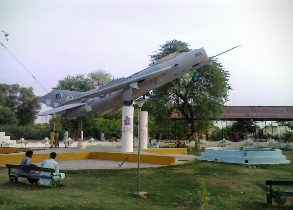 Naam: Mig 19 - Sibi..jpg
Bekeken: 923
Grootte: 104,1 KB
