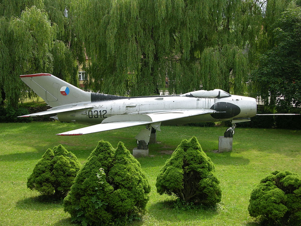 Naam: 0312_a_MiG-19S_preserved_at_Horni_Nemci_Czech_Republic_(3117339353).jpg
Bekeken: 800
Grootte: 341,8 KB