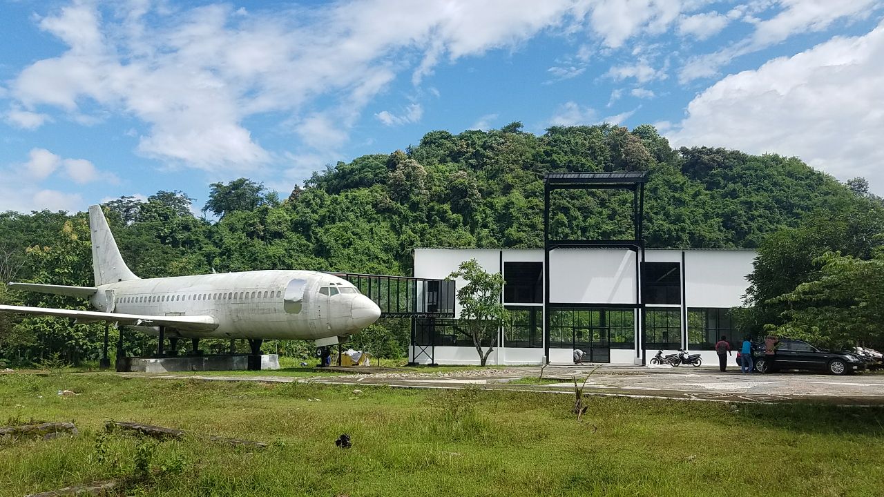 Naam: B737 at Kali Pancur Tourist Village - Semarang..jpg
Bekeken: 1450
Grootte: 247,5 KB