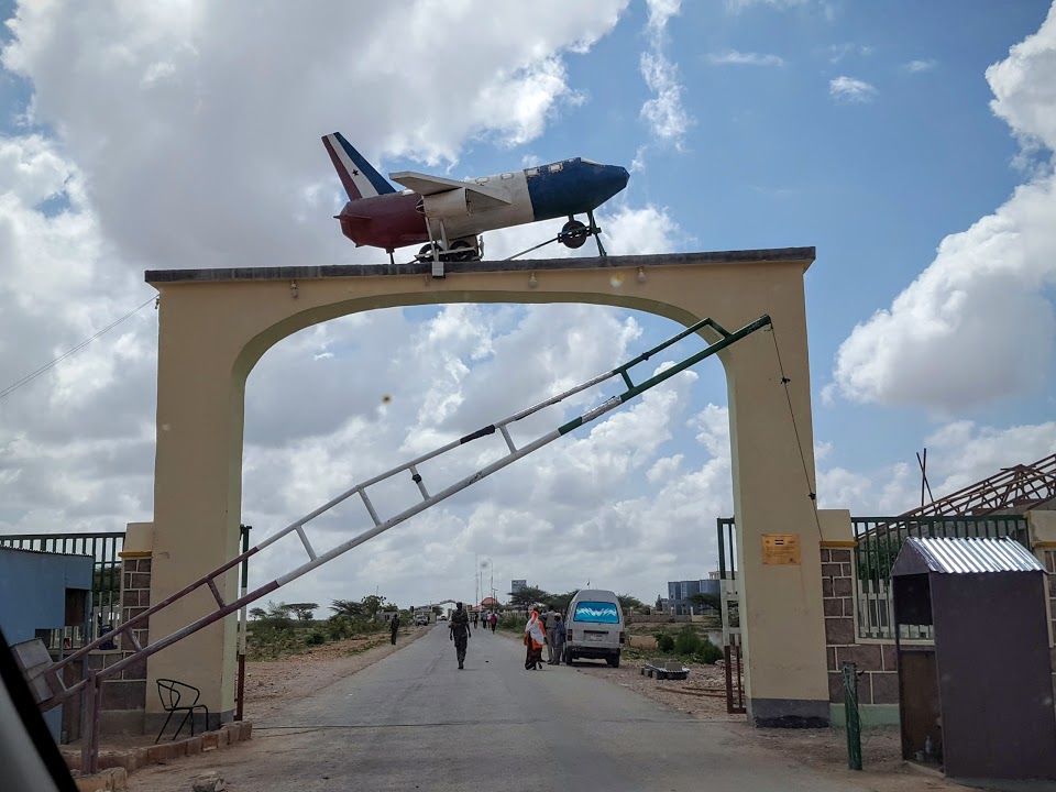 Naam: Homemade - Hargeysa airport , Somalia.jpg
Bekeken: 559
Grootte: 117,3 KB