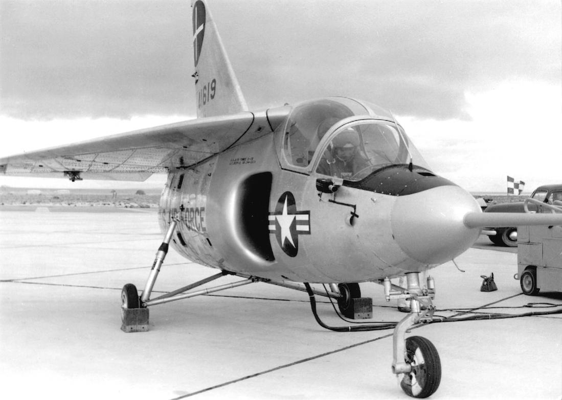 Naam: Foto 622. Ryan X-13  Vertijet. Experimental.jpg
Bekeken: 597
Grootte: 83,6 KB