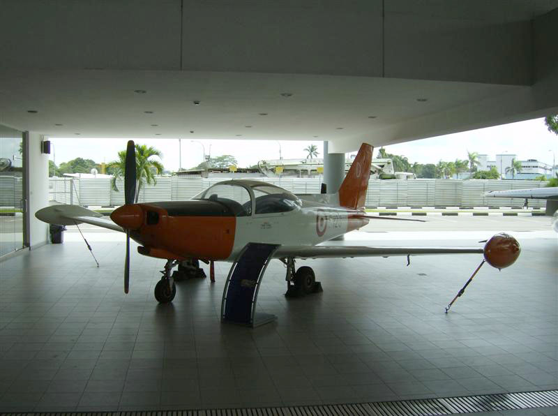 Naam: Singapore Air Force Museum at Paya Lebar 3.jpg
Bekeken: 615
Grootte: 96,9 KB