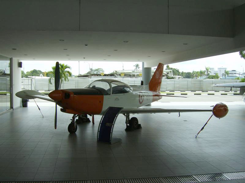 Naam: Singapore Air Force Museum at Paya Lebar 3.jpg
Bekeken: 1218
Grootte: 96,9 KB