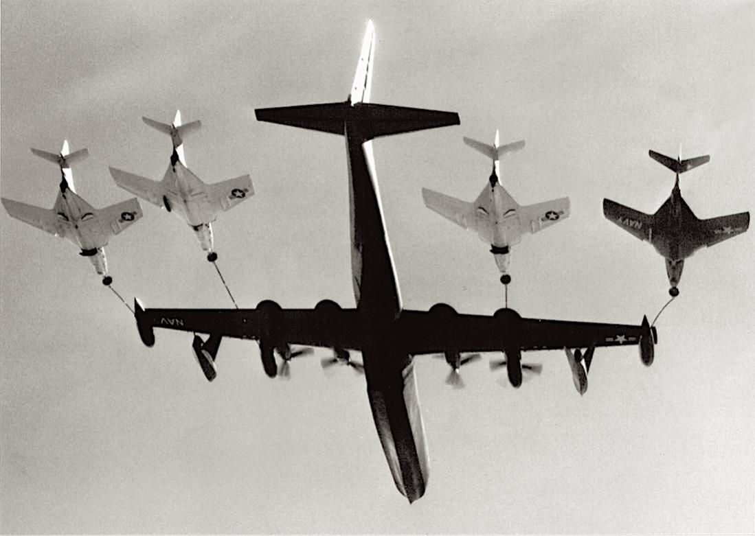 Naam: Foto 625. Convair R3Y Tradewind + Grumman Cougars, kopie 1100.jpg
Bekeken: 527
Grootte: 91,4 KB