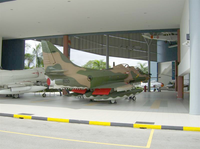 Naam: Singapore Air Force Museum at Paya Lebar 8.jpg
Bekeken: 1100
Grootte: 101,1 KB