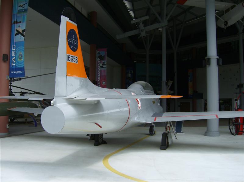 Naam: Singapore Air Force Museum at Paya Lebar 9.jpg
Bekeken: 560
Grootte: 48,4 KB