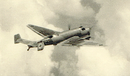 Naam: Foto 490. Junkers Ju-86 boven wolken kopie.jpg
Bekeken: 845
Grootte: 215,5 KB
