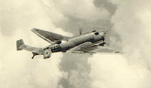 Naam: Foto 490. Junkers Ju-86 boven wolken kopie.jpg
Bekeken: 1066
Grootte: 215,5 KB
