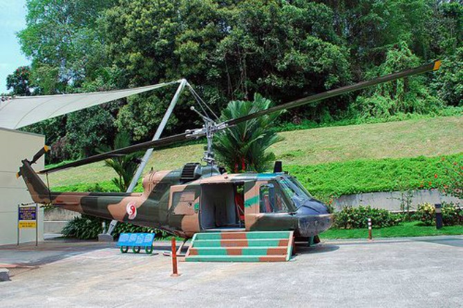 Naam: UH-1 ,  Singapore Discovery Center..jpg
Bekeken: 1045
Grootte: 126,0 KB