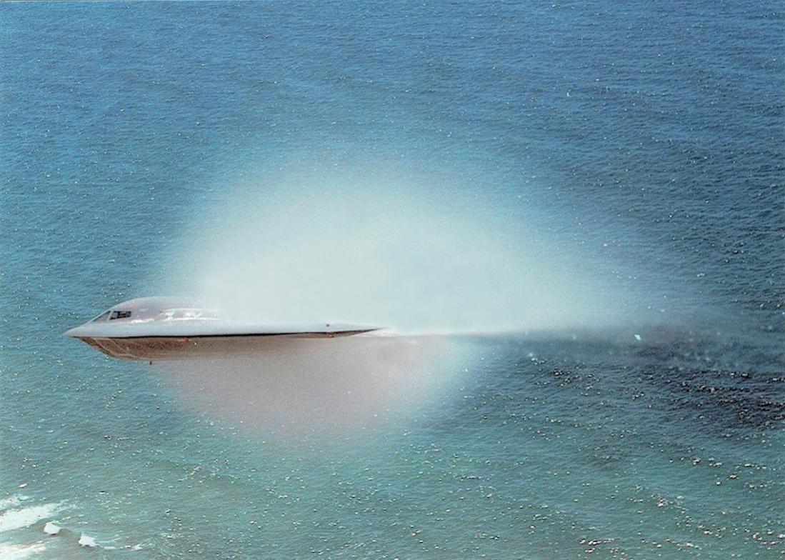Naam: Foto 628. Northrop Grumman B2 Spirit laag boven water.jpg
Bekeken: 467
Grootte: 134,4 KB