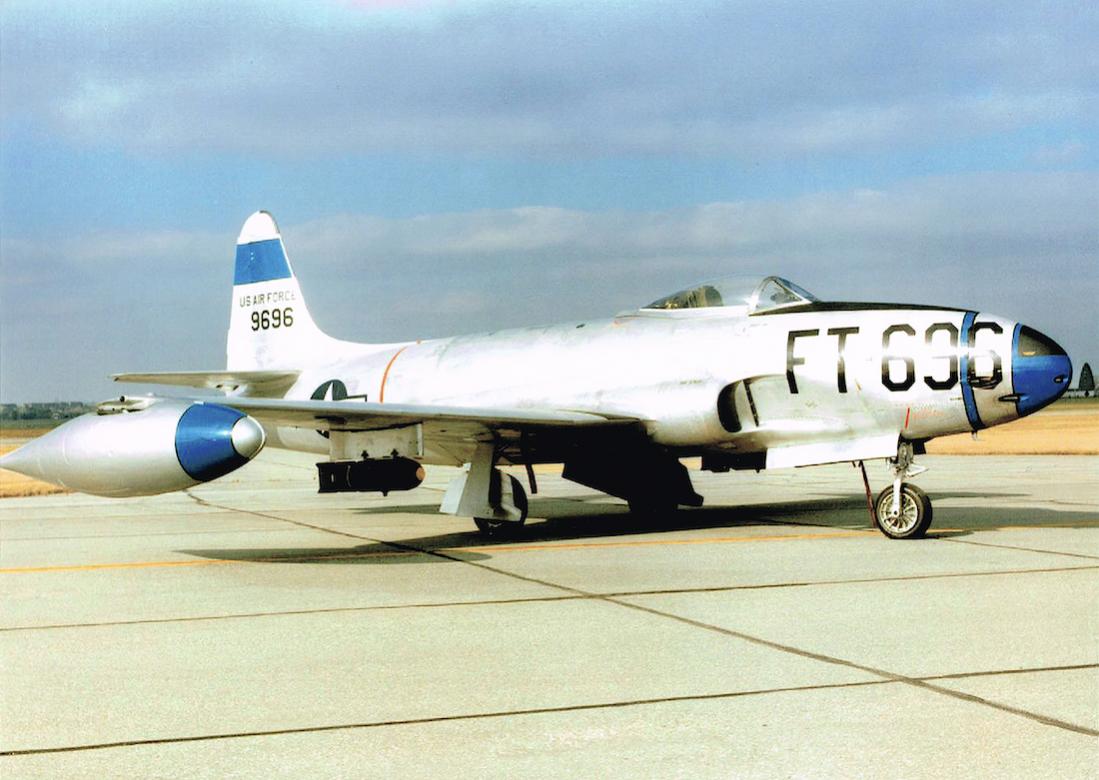 Naam: Foto 632. '49-696'. Lockheed F-80C-10-LO Shooting Star.jpg
Bekeken: 765
Grootte: 95,3 KB