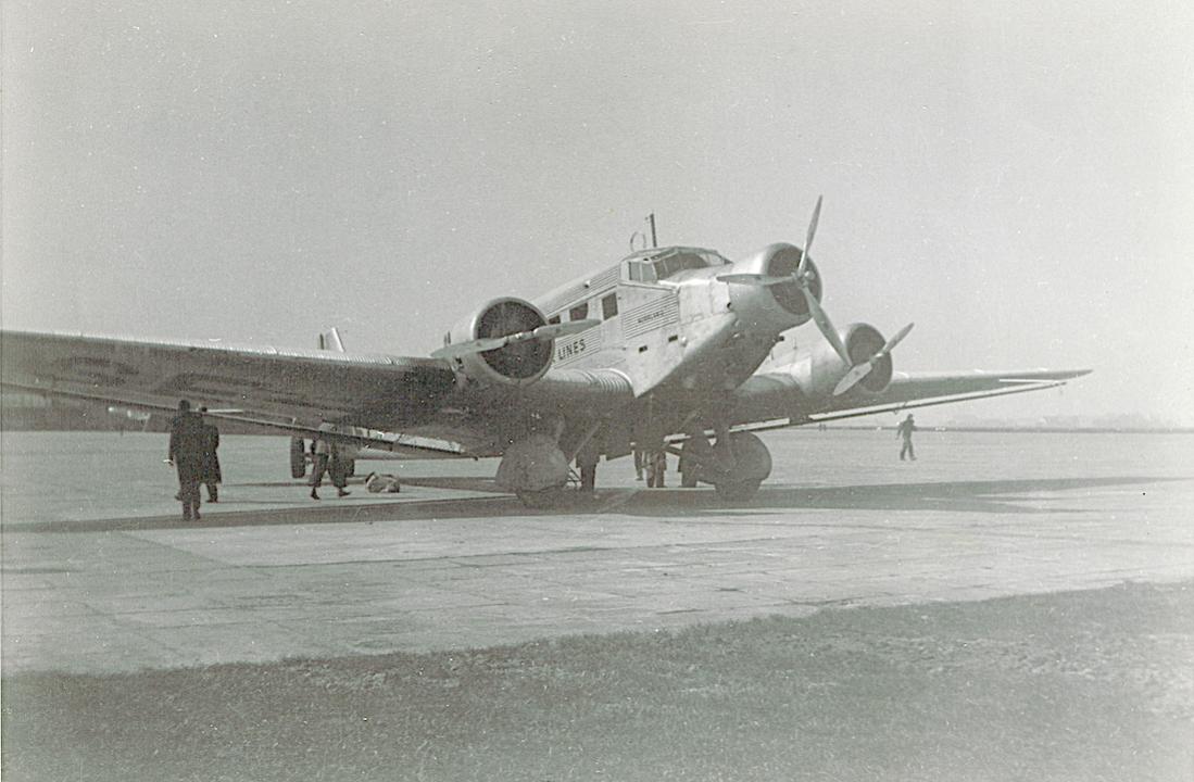 Naam: Foto 1. SE-ABA. Junkers Ju 52. Grotere afdruk. Schiphol 28.3.1937, 400 dpi.jpg
Bekeken: 5949
Grootte: 92,5 KB