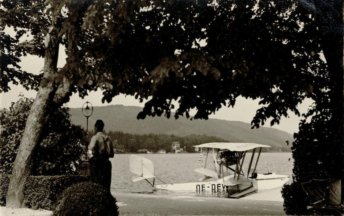 Naam: Foto 6. Op dun papiertje 'Oostenrijks verkeersvliegtuig te Felden am Würtersee. De OE-DEW is een.jpg
Bekeken: 7186
Grootte: 132,8 KB