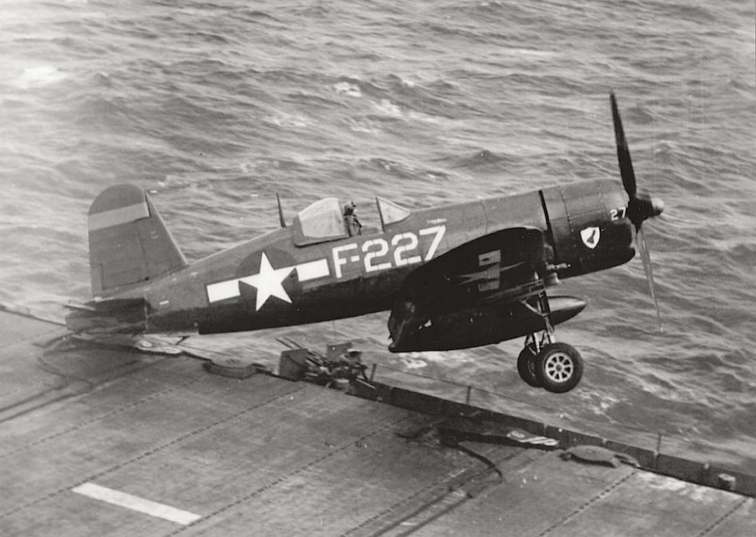 Naam: Foto 633. Oeps! Vought F4U Corsair gaat overboord.jpg
Bekeken: 559
Grootte: 103,5 KB