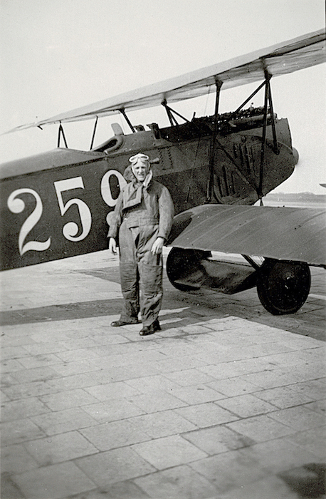 Naam: Foto 14. Hans de Bruijn bij een D7 op Soesterberg.jpeg
Bekeken: 1281
Grootte: 434,4 KB