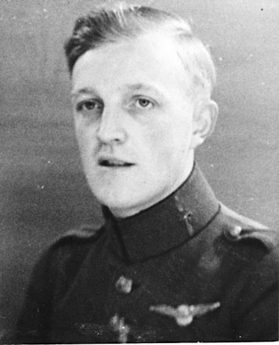 Naam: 0. Reserve sergeant-vlieger J.J. (Hans) de Bruijn, geboren op 21-12-1912 te Delft. NIMH-beeldba.jpeg
Bekeken: 3291
Grootte: 40,6 KB