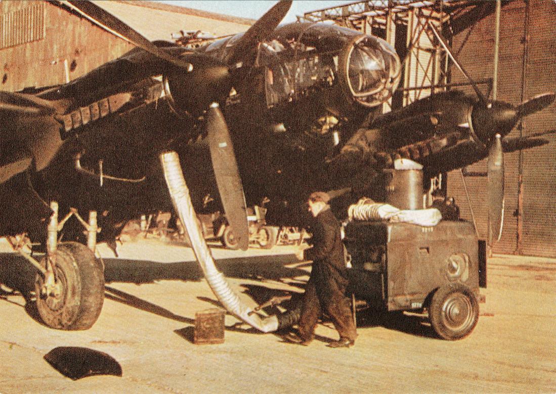 Naam: Foto 493. Motor Heinkel He 111 voorverwarmen.jpg
Bekeken: 874
Grootte: 187,5 KB