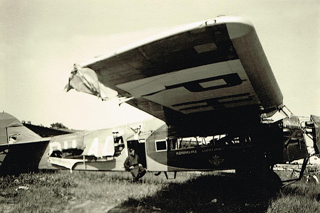 Naam: Foto 202. Ietwat geramponeerde en niet scherpe foto. PH-ACJ. Fokker F.VII bestemd voor museum al.jpg
Bekeken: 969
Grootte: 154,6 KB