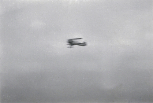 Naam: Foto 21. Tekst bij foto %22Demonstratievlucht van den beroemden stuntvlieger Ernst Udet in zijn.jpeg
Bekeken: 4508
Grootte: 165,5 KB