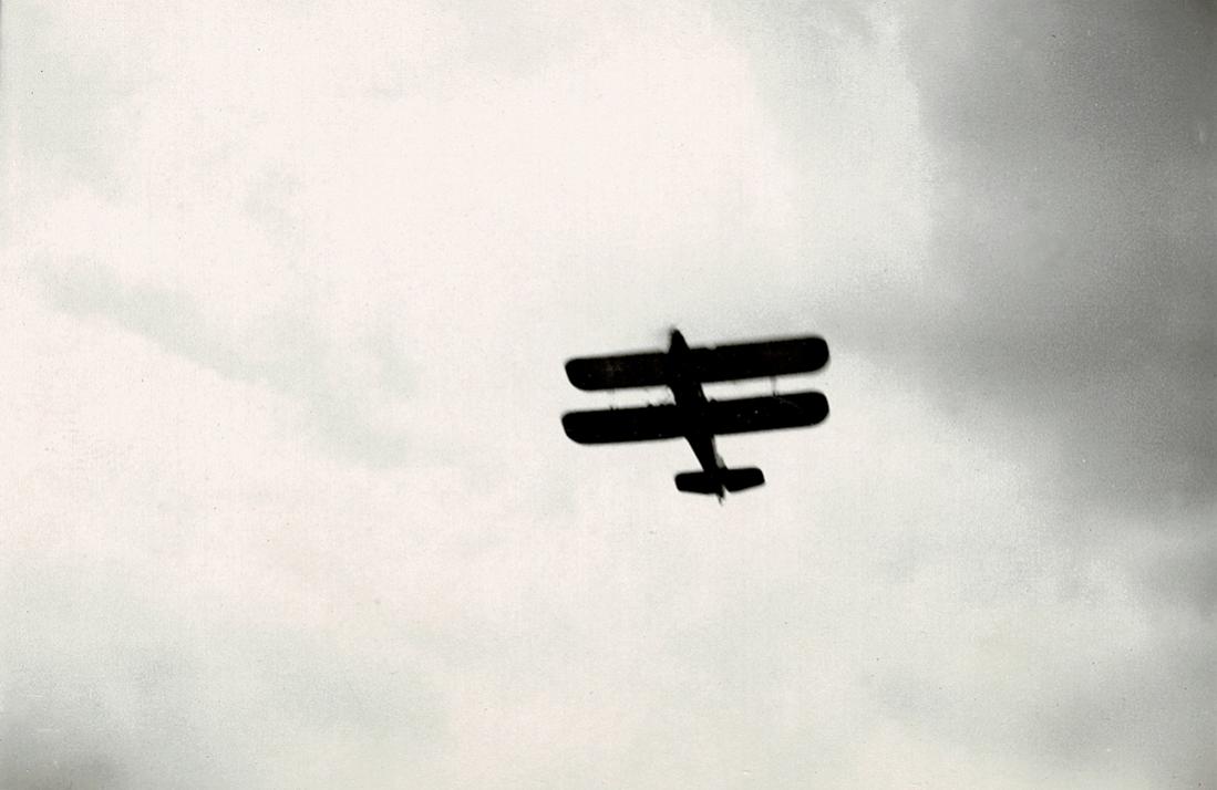 Naam: Foto 32. Tekst bij de foto. Lesvliegtuig der N.L.S. op Schiphol.jpg
Bekeken: 765
Grootte: 59,7 KB