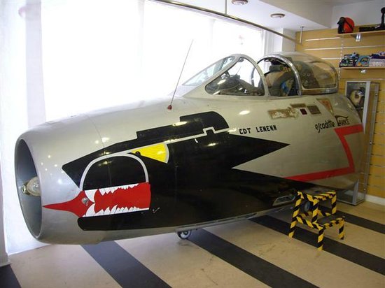 Naam: Bayeux , Mystere 4 forward fuselage inside shop Aure du commun.jpg
Bekeken: 1385
Grootte: 41,3 KB