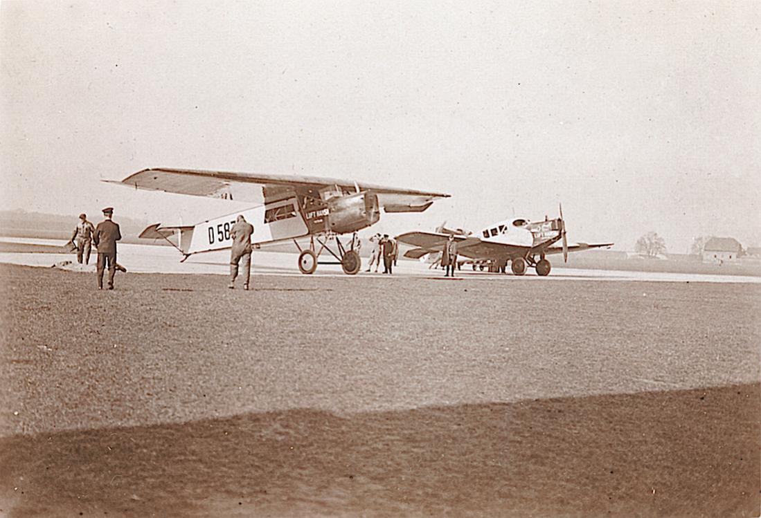 Naam: Foto 423. D-587 'Neckar'. Fokker-Grulich F.II:F.IIb en Dornier F.13.jpg
Bekeken: 1759
Grootte: 115,5 KB