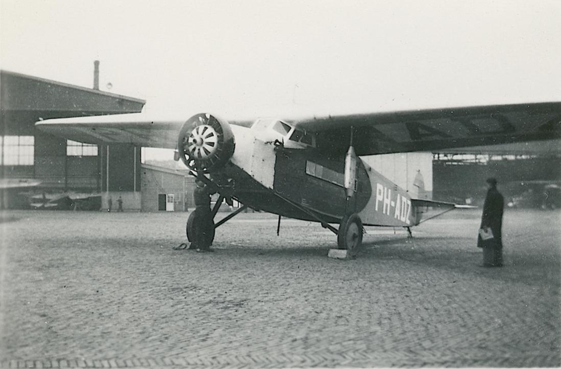 Naam: Foto 48. Foutieve tekst bij foto. K.L.M. Fokker-vliegtuig 'Zwaluw' op Waalhaven Rotterdam. 1100 .jpg
Bekeken: 883
Grootte: 88,5 KB