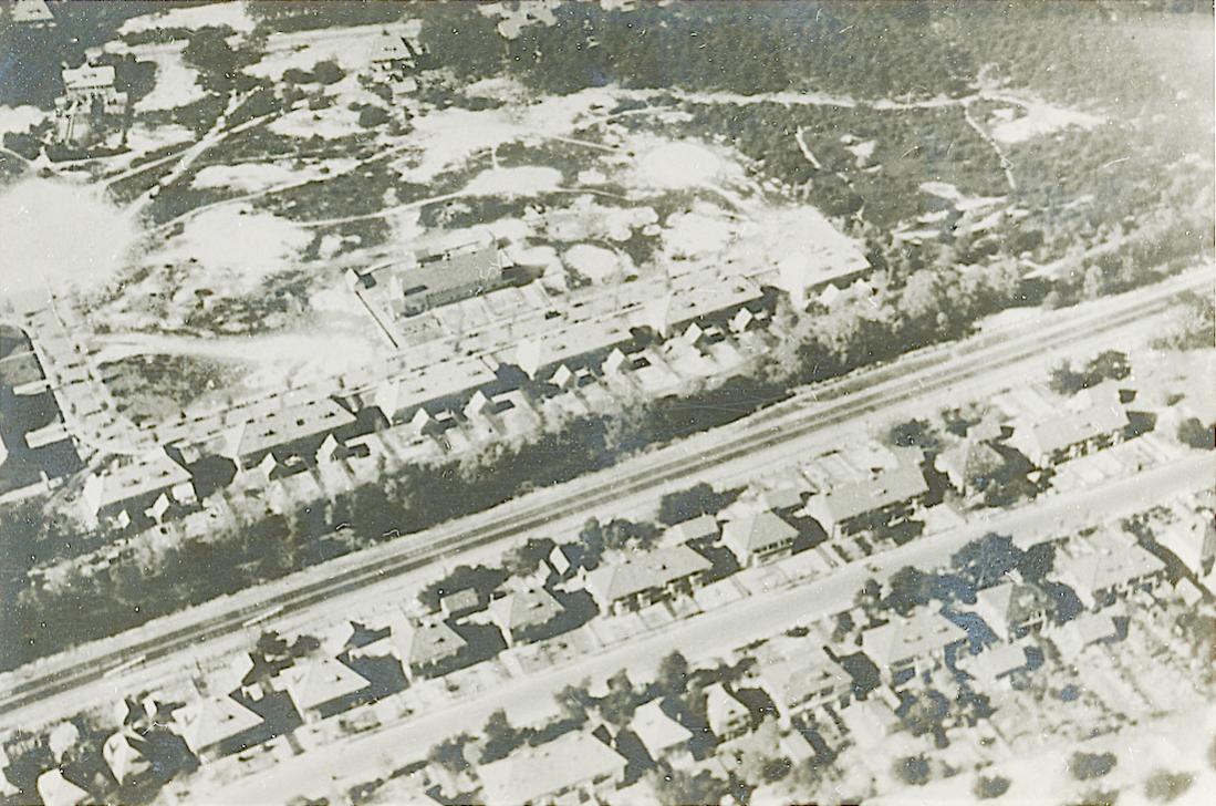 Naam: Foto 51. Tekst bij de foto. Luchtfoto van de Paltzerweg Bilthoven, rechte randen, 1100 breed.jpg
Bekeken: 1256
Grootte: 149,6 KB