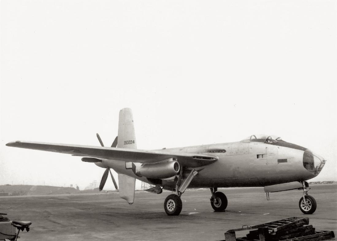 Naam: Foto 647. Douglas XB-42 Mixmaster. Hier nog met de 'twin bubble canopies'. Na de 1e vlucht gewij.jpg
Bekeken: 1158
Grootte: 52,2 KB