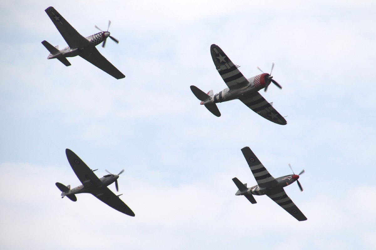 Naam: 2019-06-10, 4x warbird.jpg
Bekeken: 770
Grootte: 70,8 KB