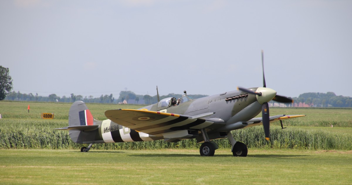 Naam: G-ASJV Spitfire IXb MH434 IMG_0277.jpg
Bekeken: 2564
Grootte: 118,1 KB