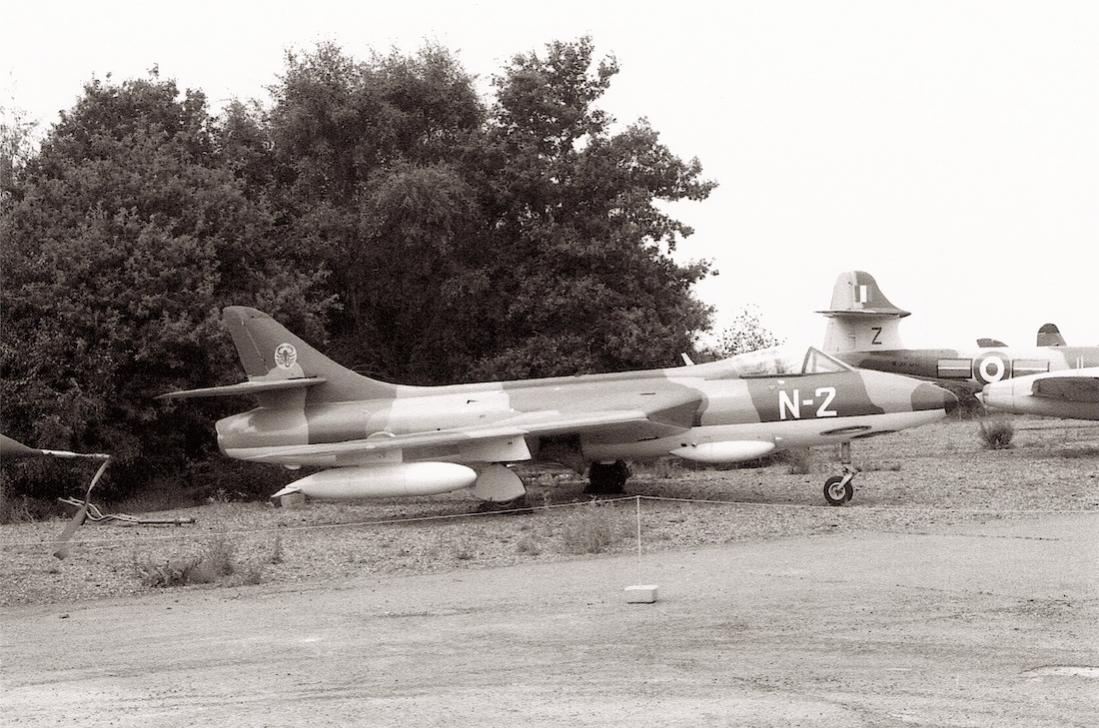 Naam: Foto 167. 'N-2??'. Hunter F.Mk. 6 met embleem 325 Squadron. 1100 breed.jpg
Bekeken: 1188
Grootte: 132,7 KB
