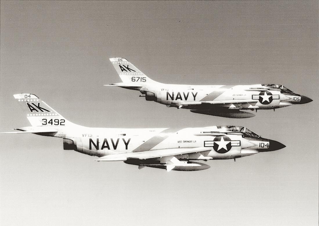 Naam: Foto 649. McDonnell F3H-2 (in 1962 redesignated F-3B) Demon. 1100 breed.jpg
Bekeken: 902
Grootte: 86,3 KB