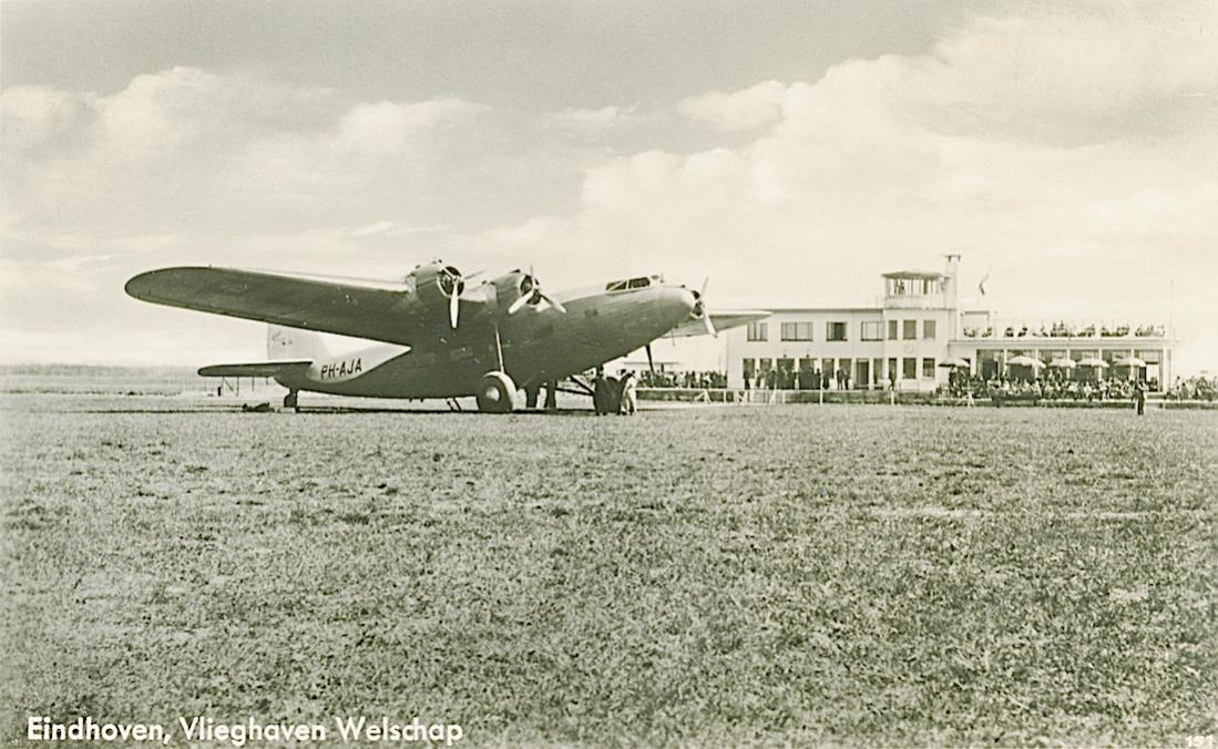 Naam: Kaart 746. Fokker F.XXXVI op Welschap. 1100 breed.jpg
Bekeken: 981
Grootte: 125,8 KB