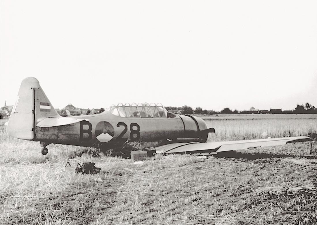 Naam: Foto 169. 'B-28'. Harvard.jpg
Bekeken: 1167
Grootte: 112,2 KB