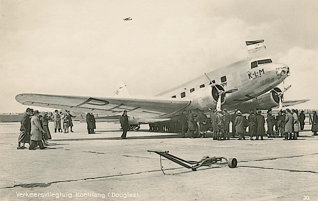 Naam: Kaart 748. PH-AKK 'Koetilang'. Douglas DC-2. 1100 breed.jpg
Bekeken: 546
Grootte: 106,3 KB