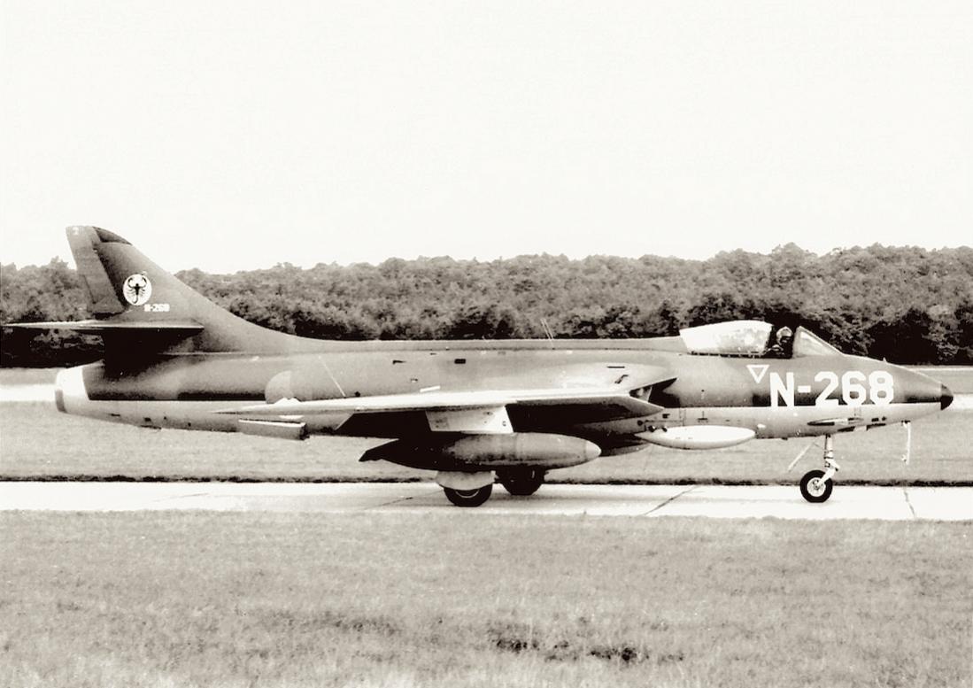 Naam: Foto 171.  'N-268'. Hawker Hunter F.Mk.6 van 325 Squadron. 1100 breed.jpg
Bekeken: 879
Grootte: 92,3 KB