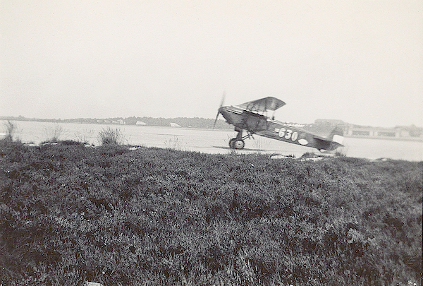 Naam: Foto 62.  (630). Txt bij de foto, C5.Jager verkenner op de Soesterbergse Vliegheide. 600 breed.jpeg
Bekeken: 664
Grootte: 409,0 KB