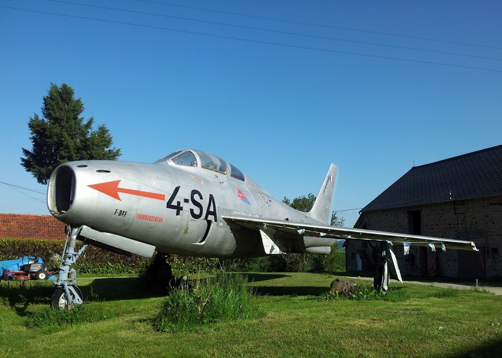 Naam: F 84 op een boerderij in La Chazotte..jpg
Bekeken: 506
Grootte: 171,2 KB