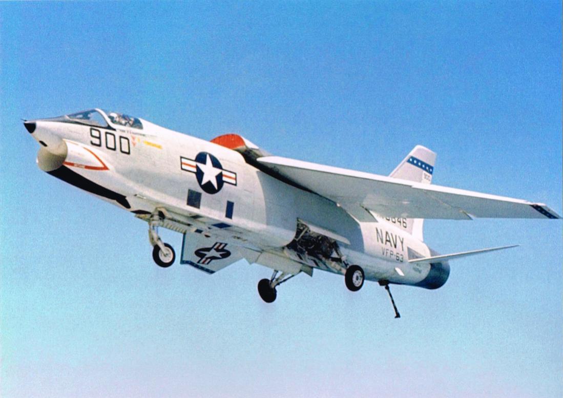 Naam: Foto 663. Vought RF-8A Crusader (BuNo 146846) of Photographic Reconnaissance Squadron 63 (VFP-63.jpg
Bekeken: 738
Grootte: 93,0 KB