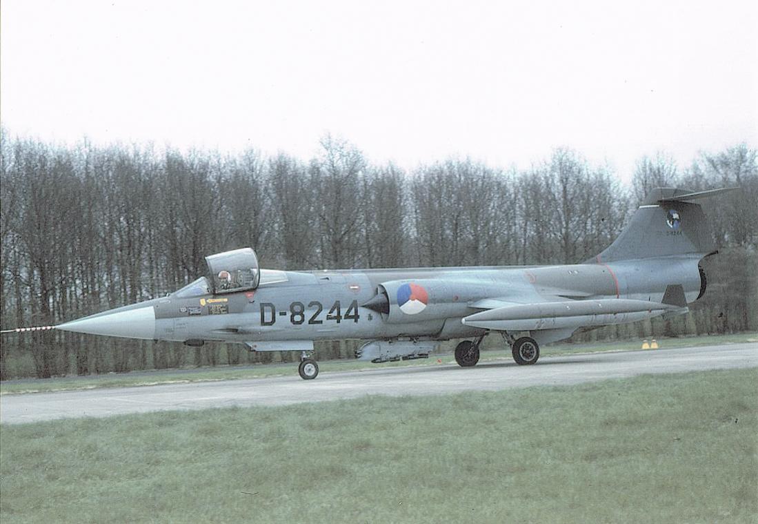 Naam: Foto 175. 'D-8244'. Lockheed F-104G Starfighter. 1100 breed.jpg
Bekeken: 1941
Grootte: 102,0 KB