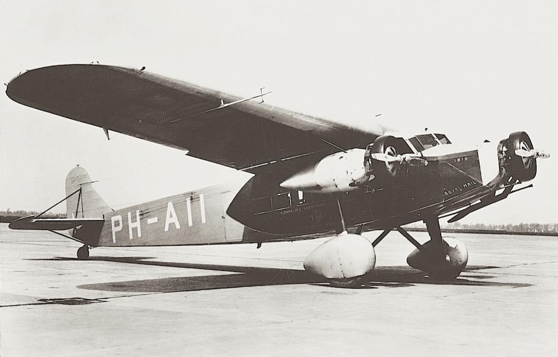 Naam: Foto 203. PH-AII 'Ibis'. Fokker F.XII met proef-stroomlijnkappen. 1100 breed.jpg
Bekeken: 914
Grootte: 75,6 KB