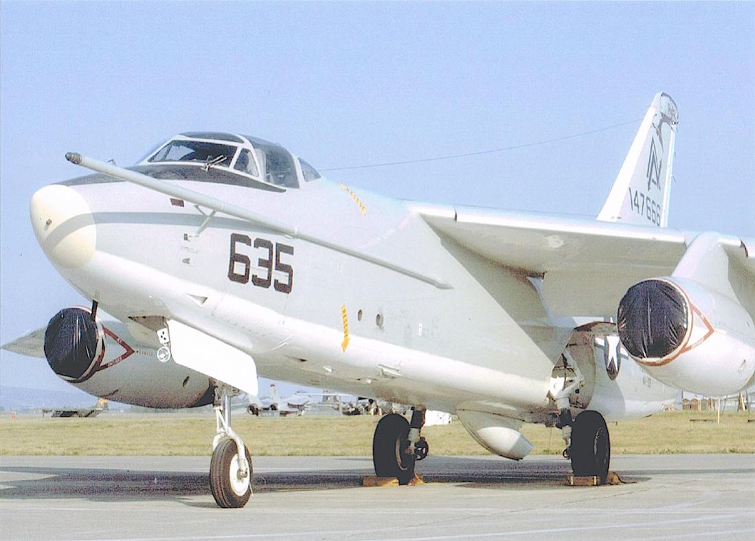 Naam: Foto 664. 147666. Douglas Skywarrior. 1100 breed.jpg
Bekeken: 582
Grootte: 100,4 KB